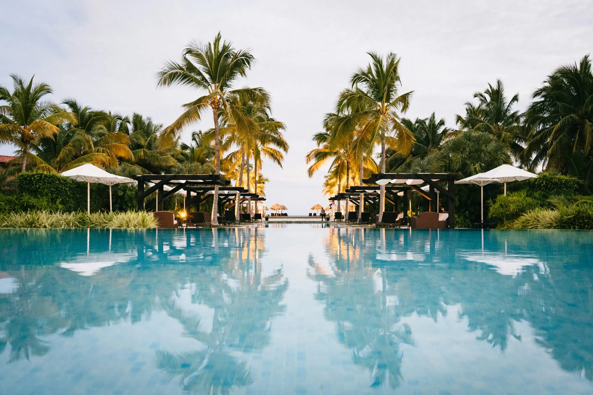 Hotels & Resorts